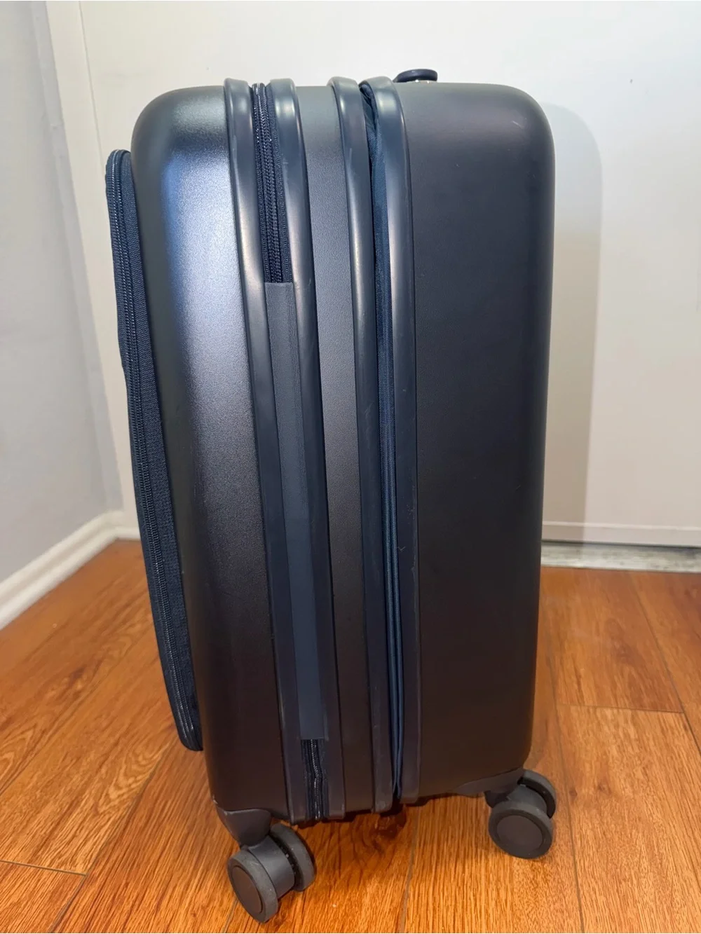 Briggs & Riley Sympatico 22” Navy Carry-On Spinner